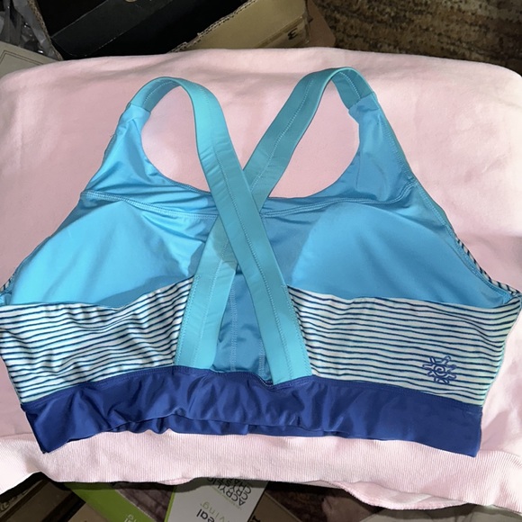 UV Skinz active swim bra - Picture 2 of 5